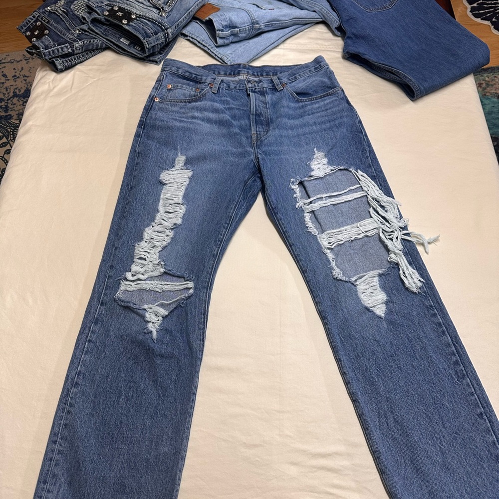 Levi 501 90’s Women’s Jeans New Search Medium wash size 31x30